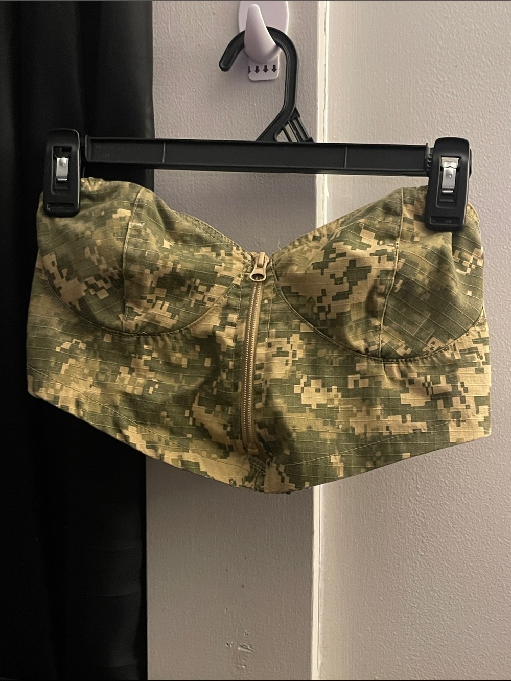 PrettyLittleThing Tan/Green Digital Camo Zip-Front Bustier Crop Top Size 6 NWOT